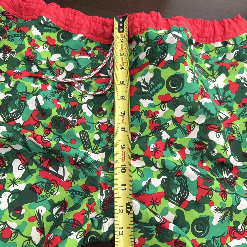 Magellan Outdoors Mens XL Holiday Christmas Theme Boat Shorts Green Fish Gear